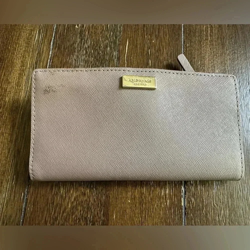 Kate Spade Newbury wallet